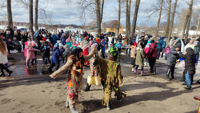 «Как Зима Весну встречала, сама стол накрывала». ДК Первомайский.