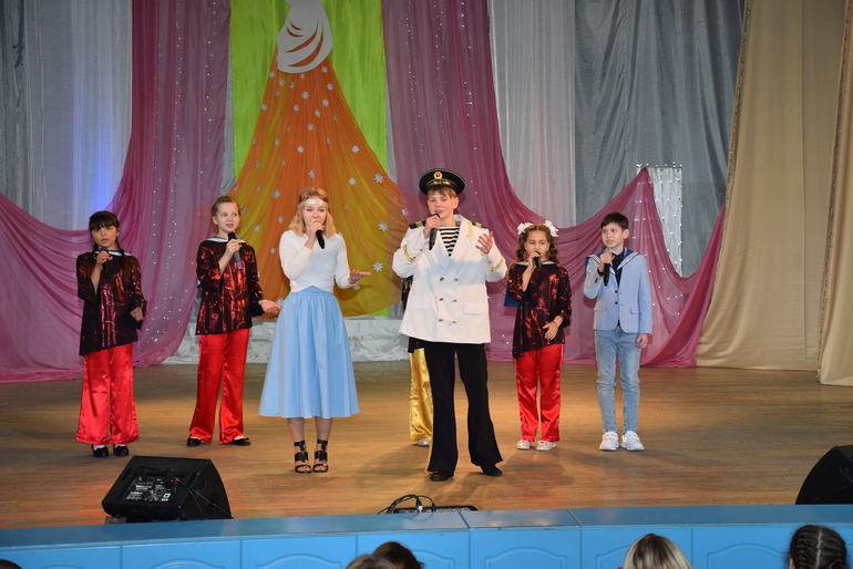 Праздник весны, цветов и любви. ДК Наволоки.